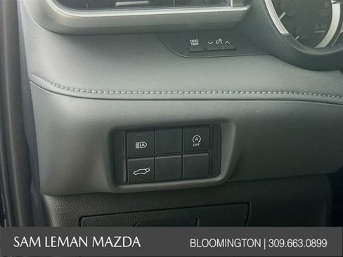 Used 2024 Toyota Highlander XLE FWD image 10
