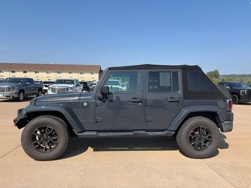 Used 2017 Jeep Wrangler Unlimited Sahara AWD/4WD image 6