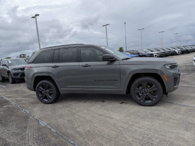 New 2027 Jeep Grand Cherokee Limited AWD/4WD image 3