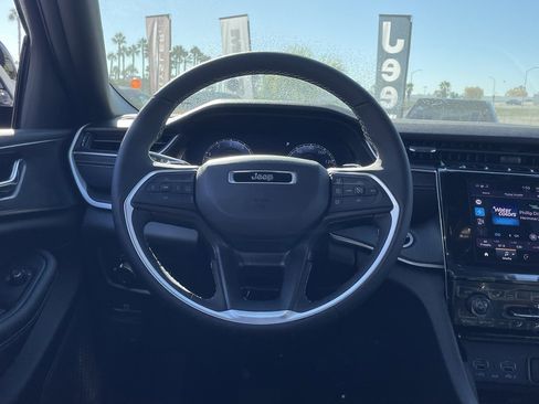 New 2025 Jeep Grand Cherokee L Altitude image 25