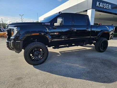 Used 2024 GMC Sierra 2500 AT4 w/ Technology Package image 2