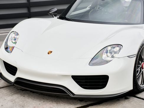 Used 2015 Porsche 918 Spyder w/Weissach Package image 6