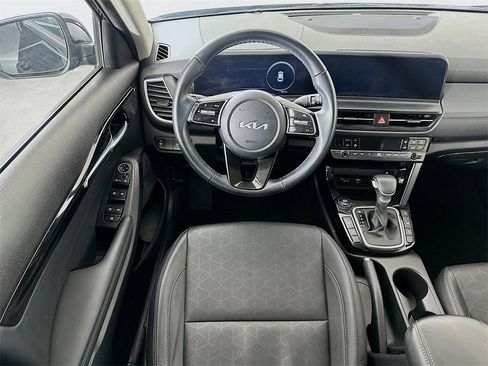 Certified 2024 Kia Seltos EX image 3