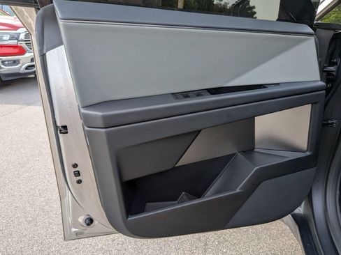 Used 2024 Tesla Cybertruck AWD Crew Cab image 12