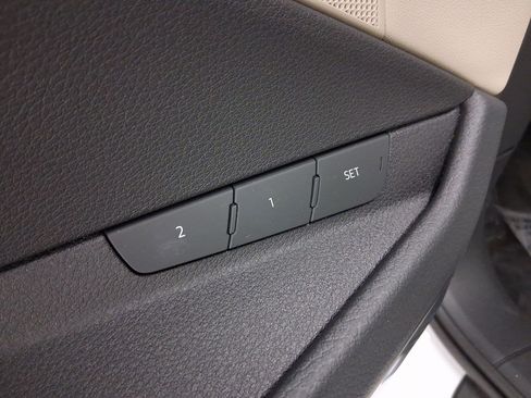 Used 2022 Audi e-tron Premium Plus w/ Premium Plus Package image 20