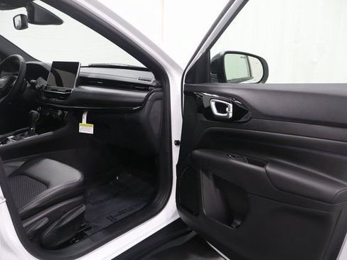 New 2026 Jeep Compass Latitude AWD/4WD image 13