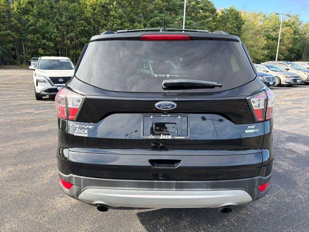 Used 2017 Ford Escape SE w/ Equipment Group 201A AWD/4WD image 5