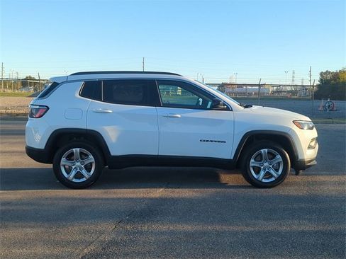 Certified 2024 Jeep Compass Latitude image 2