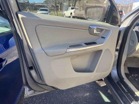 Used 2015 Volvo XC60 T6 w/ Proximity Package image 14