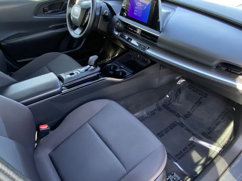 Certified 2025 Toyota Prius LE image 9