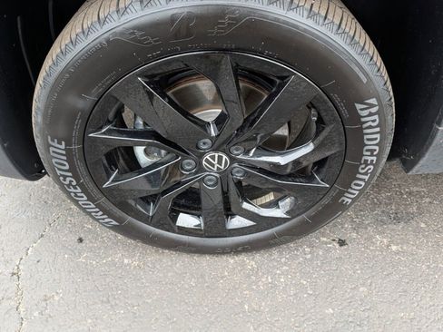 Used 2023 Volkswagen Taos SE image 15