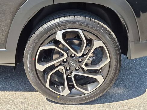 Used 2024 Chevrolet Trax RS w/ Sunroof Package FWD image 9