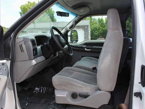 Used 2001 Ford F250 Lariat RWD image 19