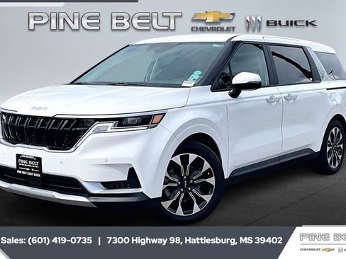 Used 2024 Kia Carnival EX image 10