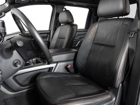 Used 2021 Nissan Titan PRO-4X w/ Pro-4x Convenience Package image 16