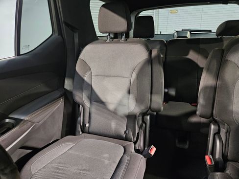 Used 2023 Chevrolet Traverse LT FWD image 12