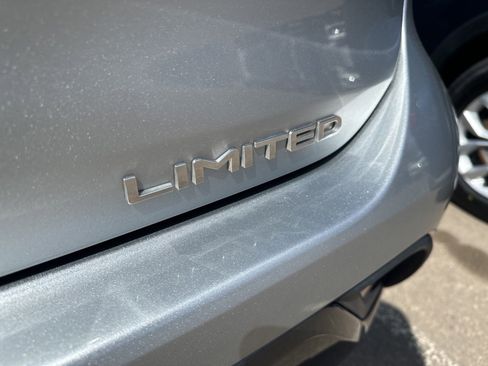 Used 2021 Toyota Highlander Limited FWD image 6