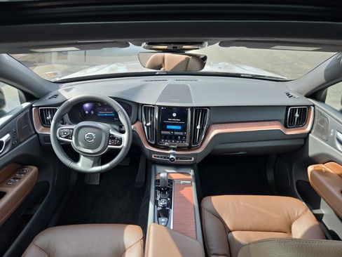 Used 2023 Volvo XC60 B5 Plus w/ Climate Package image 5