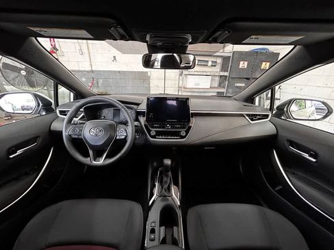 Used 2024 Toyota Corolla SE w/ SE Premium Package FWD image 10