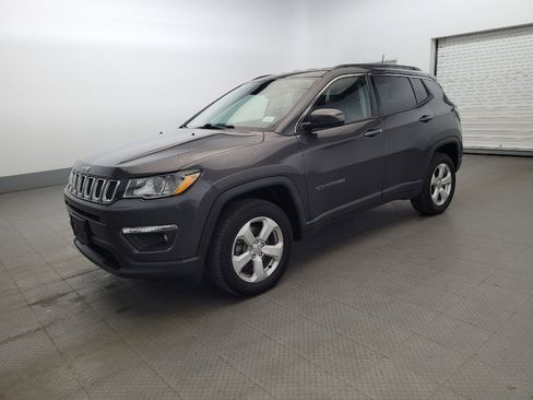 Used 2019 Jeep Compass Latitude w/ Cold Weather Group AWD/4WD image 2