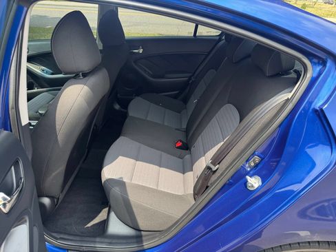Used 2017 Kia Forte S w/ S Technology Package FWD image 11