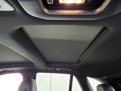 Used 2020 Mercedes-Benz GLC 300 4MATIC image 11