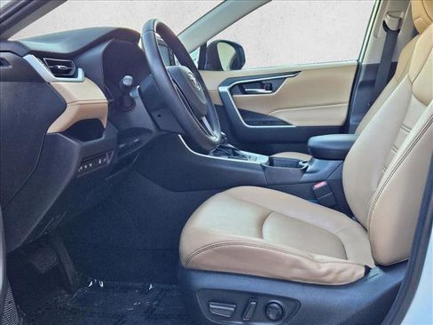 Used 2020 Toyota RAV4 XLE Premium image 16