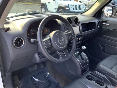 Used 2017 Jeep Patriot High Altitude image 16