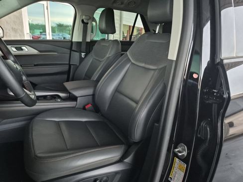Used 2025 Ford Explorer Active w/ Active Comfort Package RWD image 12