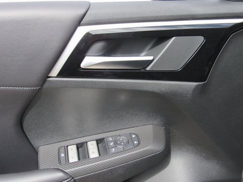 New 2025 Mitsubishi Outlander SE image 12