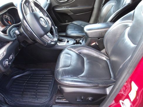 Used 2016 Jeep Cherokee Limited image 6