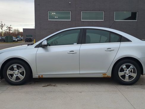 Used 2016 Chevrolet Cruze LT image 2
