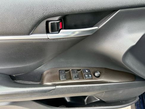Used 2021 Toyota Camry LE image 12