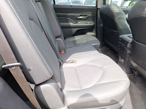 Used 2024 Toyota Grand Highlander Limited image 31