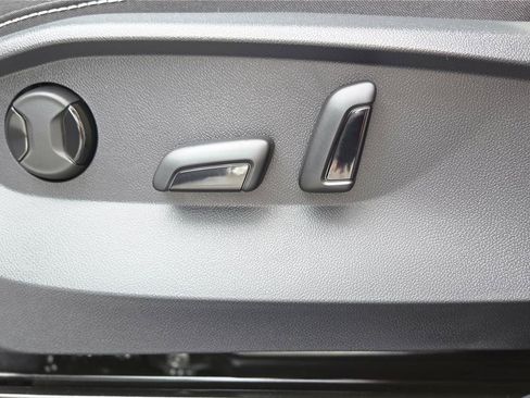 New 2026 Volkswagen Taos SEL AWD/4WD image 14