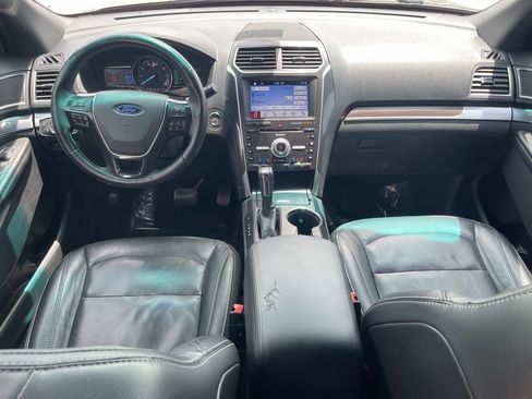 Used 2017 Ford Explorer Limited w/ Equipment Group 301A FWD image 16