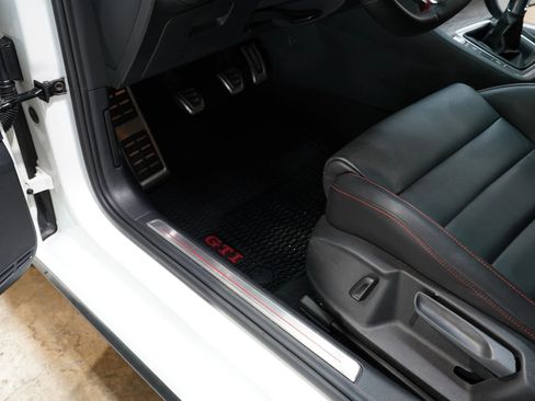 Used 2018 Volkswagen GTI SE w/ SE Leather Package FWD image 38