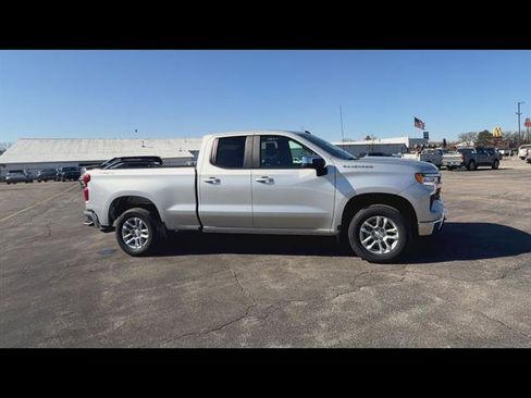 Used 2022 Chevrolet Silverado 1500 LT image 2