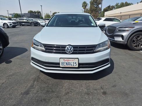 Used 2018 Volkswagen Jetta SE image 3