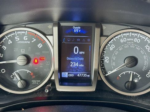 Used 2020 Toyota Tacoma Limited AWD/4WD image 6