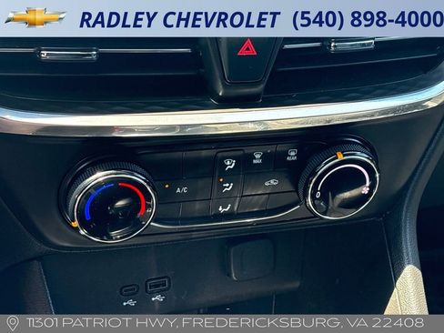 Certified 2025 Buick Encore GX Preferred FWD image 10