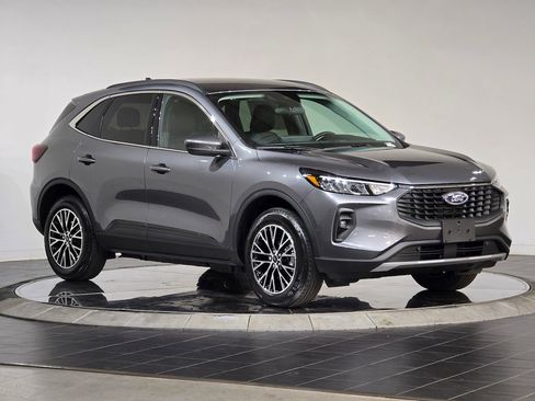 New 2026 Ford Escape SE w/ Class II Trailer Tow Package image 2