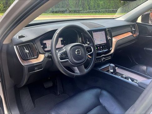 Certified 2023 Volvo XC60 B5 Plus w/ Climate Package AWD/4WD image 17