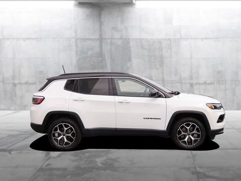 Used 2025 Jeep Compass Limited AWD/4WD image 4