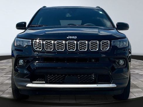 Used 2024 Jeep Compass Limited AWD/4WD image 2