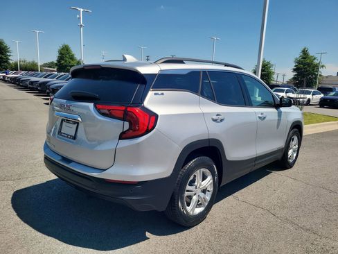 Used 2020 GMC Terrain SLE w/ Driver Convenience Package FWD image 3