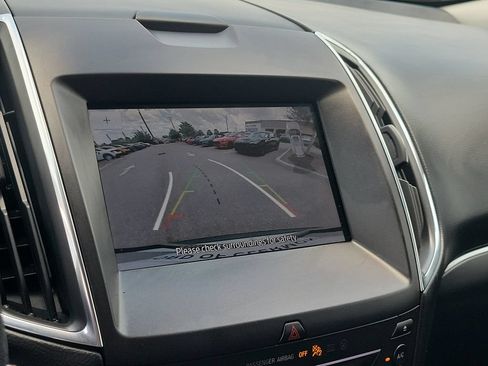 Used 2019 Ford Edge Titanium FWD image 24