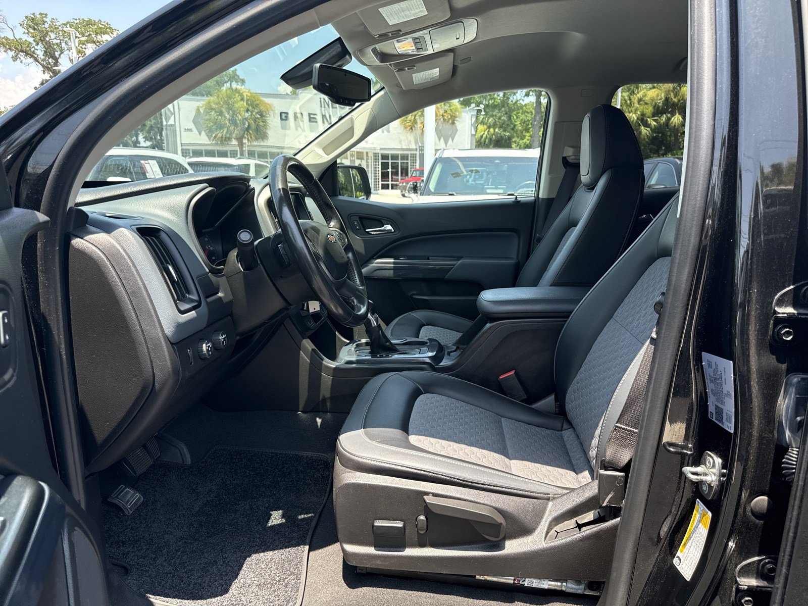 Used 2022 Chevrolet Colorado Z71 AWD/4WD image 17
