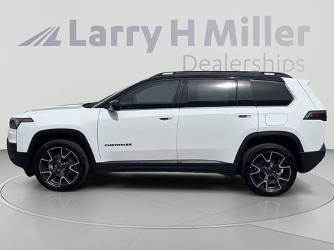 New 2026 Jeep Cherokee Overland w/ Trailer Tow Group AWD/4WD image 2