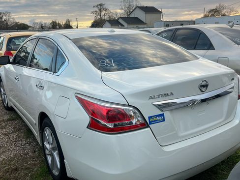 Used 2015 Nissan Altima 2.5 SV w/ Convenience Package image 4